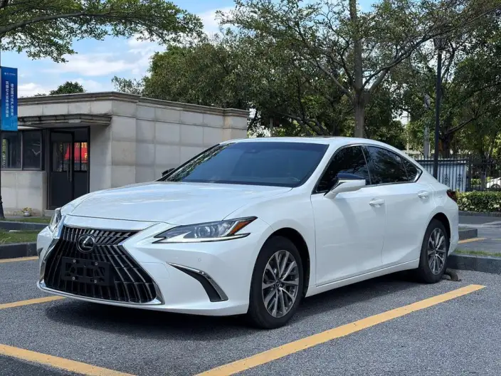 Lexus ES 2022 Model 200 Superior Edition – фото 1