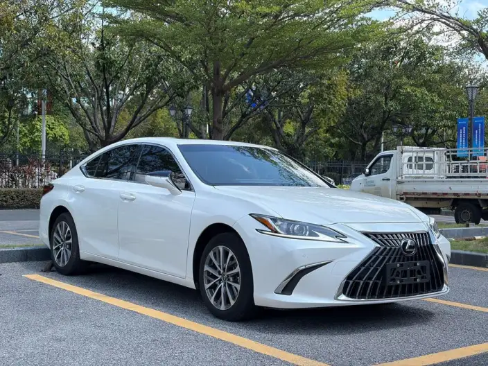 Lexus ES 2022 Model 200 Superior Edition – фото 3