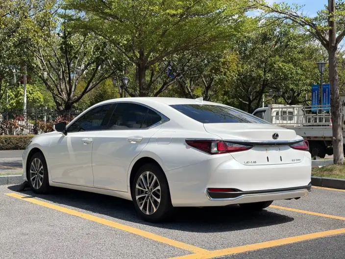 Lexus ES 2022 Model 200 Superior Edition – фото 4