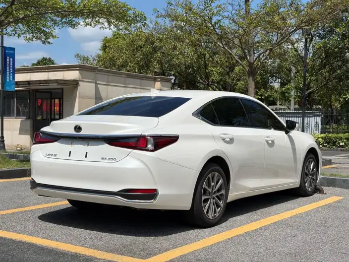 Lexus ES 2022 Model 200 Superior Edition – фото 6