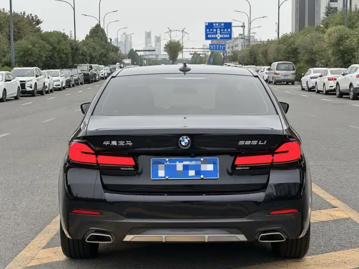 BMW 5 Series 2022 Model Facelift II 525Li M Sports Set – фото 4