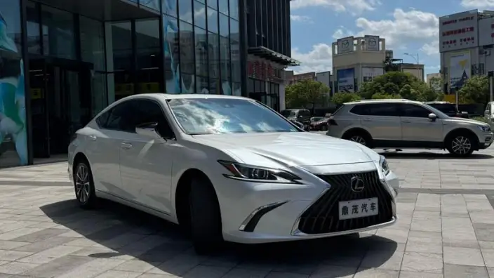 Lexus ES 2022 Model 200 Superior Edition – фото 3
