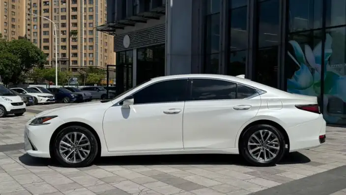 Lexus ES 2022 Model 200 Superior Edition – фото 4
