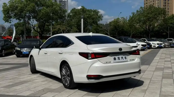 Lexus ES 2022 Model 200 Superior Edition – фото 5