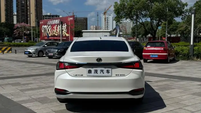 Lexus ES 2022 Model 200 Superior Edition – фото 6