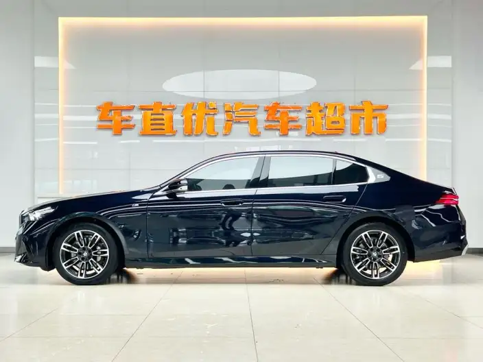 BMW 5 Series 2024 Model 530Li Leading Model M Sports Set – фото 3