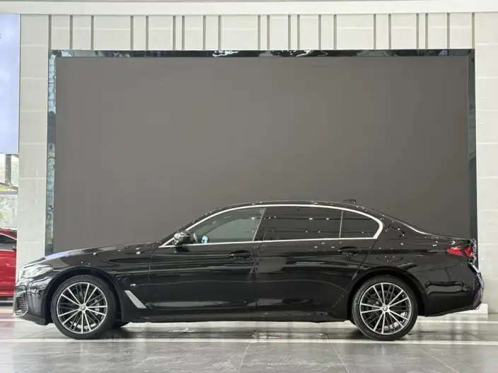 BMW 5 Series 2022 Model Facelift 530Li Leading Model M Sports Set – фото 4