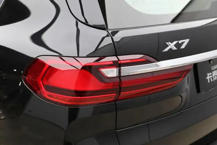 BMW X7 2020 Model xDrive40i Leading Model Luxury Set – фото 9