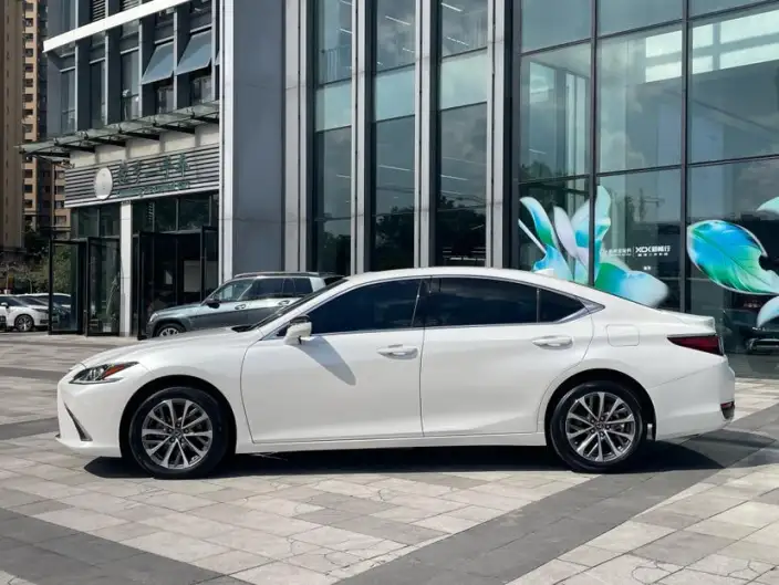 Lexus ES 2022 Model 200 Superior Edition – фото 4