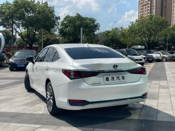 Lexus ES 2022 Model 200 Superior Edition – фото 5