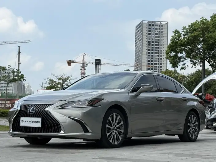 Lexus ES 2020 Model 300h Premium – фото 1