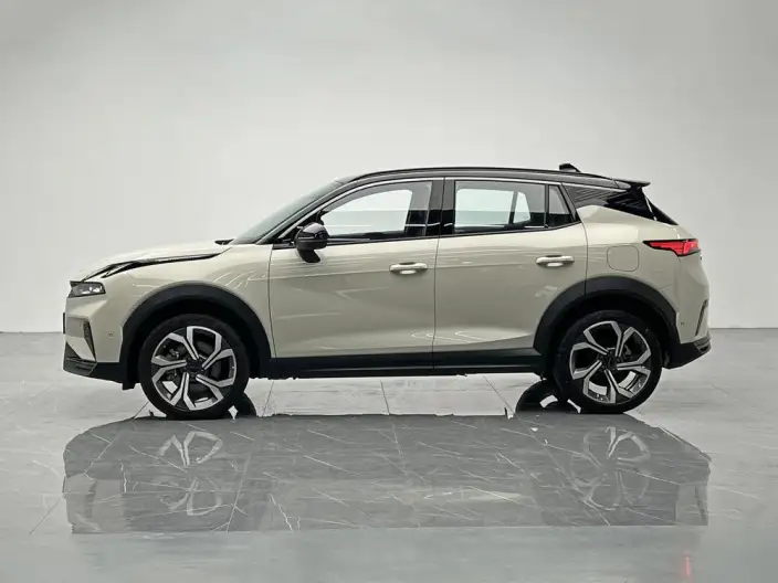 Lynk & Co 06 2025 Model Renew 1.5T Halo – фото 4