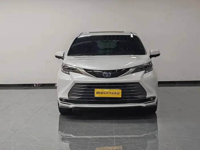 Toyota Sienna 2021 Model 2.5L Hybrid Premium Edition – фото 2