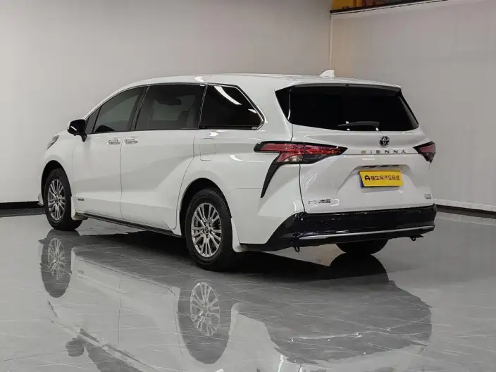 Toyota Sienna 2021 Model 2.5L Hybrid Premium Edition – фото 5