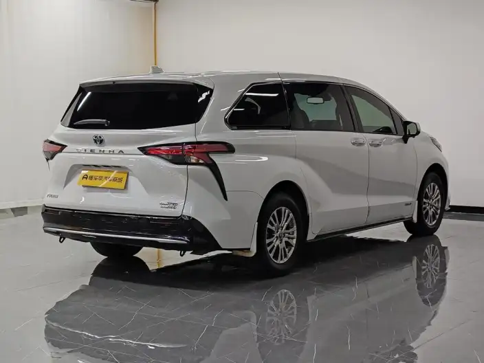 Toyota Sienna 2021 Model 2.5L Hybrid Premium Edition – фото 7