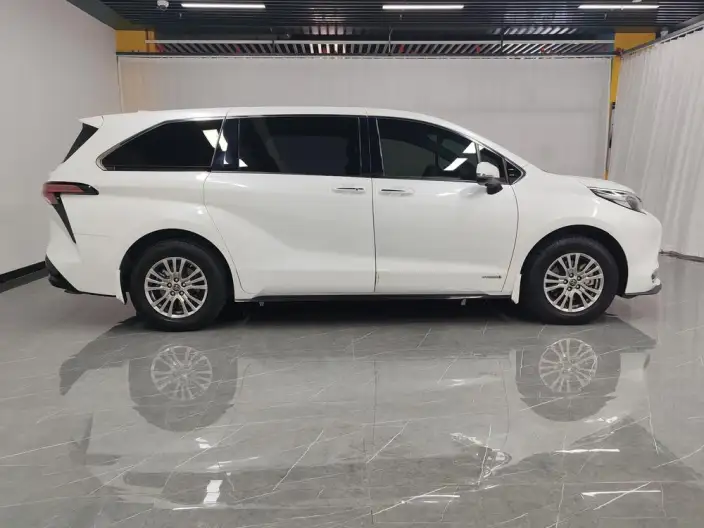 Toyota Sienna 2021 Model 2.5L Hybrid Premium Edition – фото 8