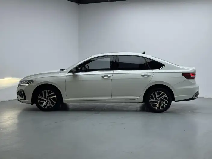 Volkswagen Lavida 2023 Model 1.5L Automatic Starry Sky Five Million Edition – фото 4