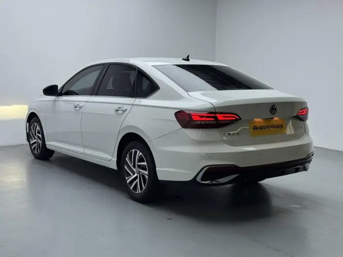 Volkswagen Lavida 2023 Model 1.5L Automatic Starry Sky Five Million Edition – фото 5
