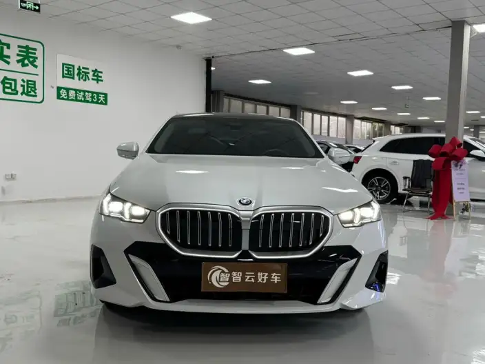 BMW 5 Series 2025 Model 525Li M Sports Set – фото 2
