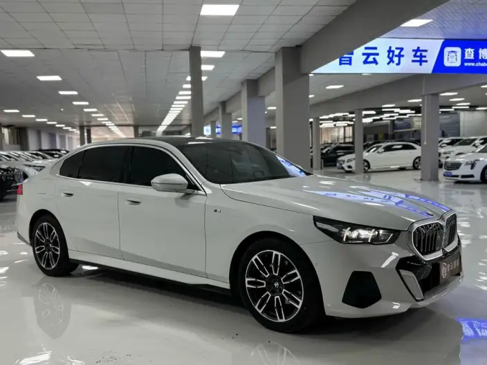 BMW 5 Series 2025 Model 525Li M Sports Set – фото 3
