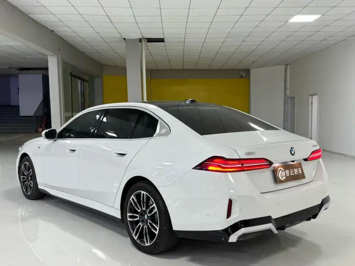BMW 5 Series 2025 Model 525Li M Sports Set – фото 4
