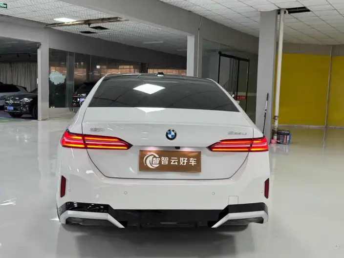 BMW 5 Series 2025 Model 525Li M Sports Set – фото 5