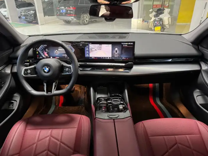 BMW 5 Series 2025 Model 525Li M Sports Set – фото 7