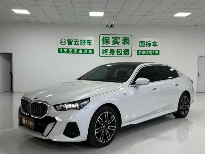 BMW 5 Series 2025 Model 525Li M Sports Set – фото 10