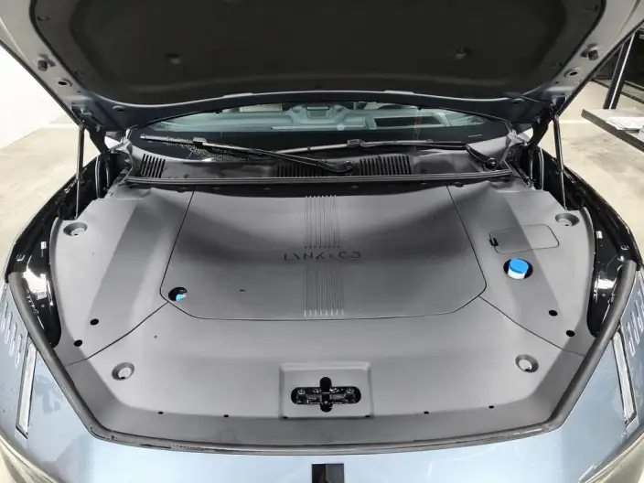 **Lynk & Co Z10** 2024 Model 95kWh 702km 4WD Smart Driving Ultra – фото 9