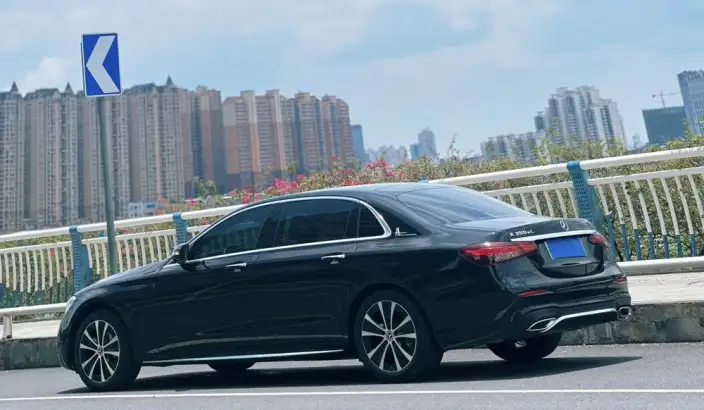Mercedes-Benz E-Class PHEV 2022 Model Facelift E 350 e L Sports sedan – фото 5