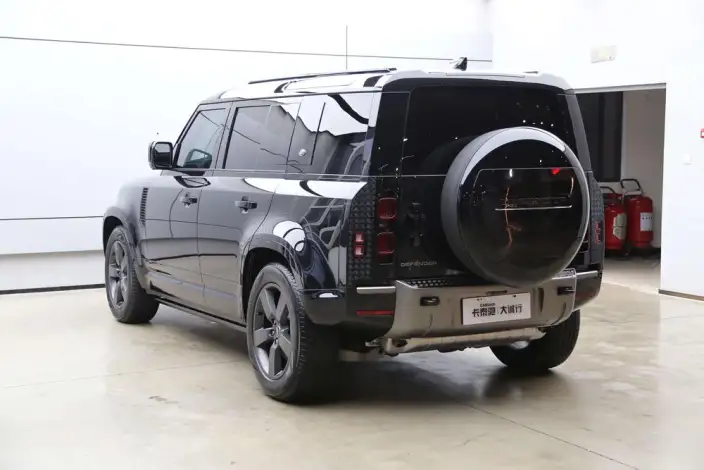 Land Rover Defender 2024 Model 110 3.0T P400 X-Dynamic HSE – фото 4