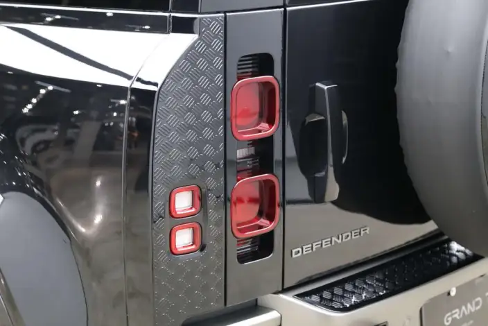 Land Rover Defender 2024 Model 110 3.0T P400 X-Dynamic HSE – фото 9