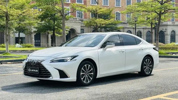 Lexus ES 2025 Model 300h Premium – фото 1