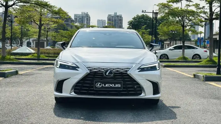 Lexus ES 2025 Model 300h Premium – фото 2