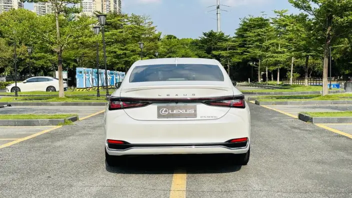 Lexus ES 2025 Model 300h Premium – фото 6