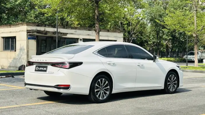 Lexus ES 2025 Model 300h Premium – фото 7