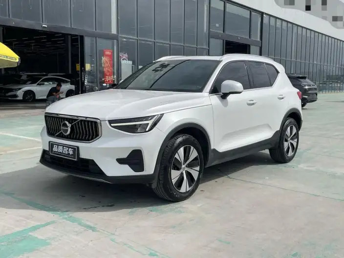 Volvo XC40 2023 Model B3 Smart Range Deluxe Edition – фото 1