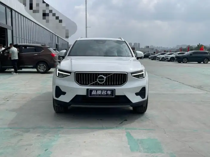 Volvo XC40 2023 Model B3 Smart Range Deluxe Edition – фото 2