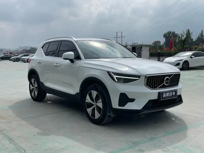 Volvo XC40 2023 Model B3 Smart Range Deluxe Edition – фото 3