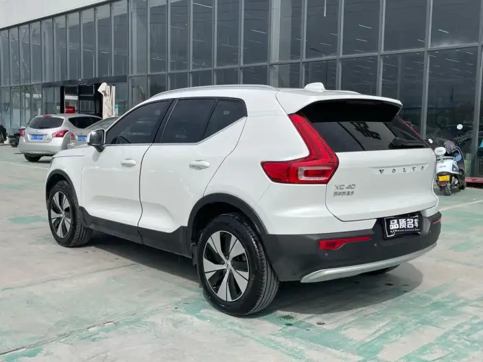 Volvo XC40 2023 Model B3 Smart Range Deluxe Edition – фото 4