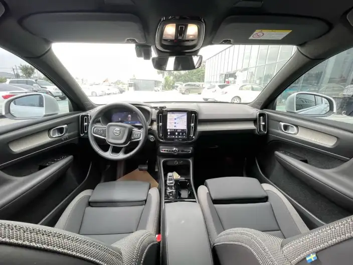 Volvo XC40 2023 Model B3 Smart Range Deluxe Edition – фото 7