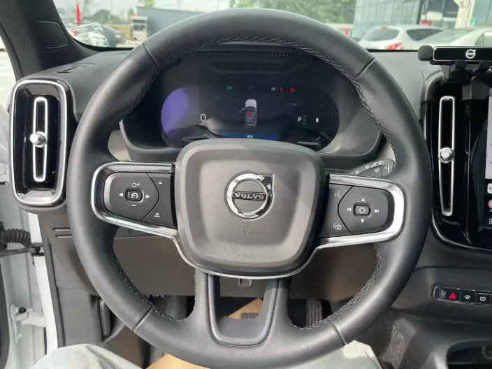Volvo XC40 2023 Model B3 Smart Range Deluxe Edition – фото 9