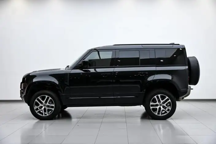 Land Rover Defender 2024 Model 110 3.0T P400 X-Dynamic HSE – фото 4