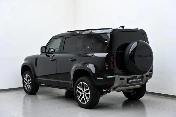 Land Rover Defender 2024 Model 110 3.0T P400 X-Dynamic HSE – фото 5