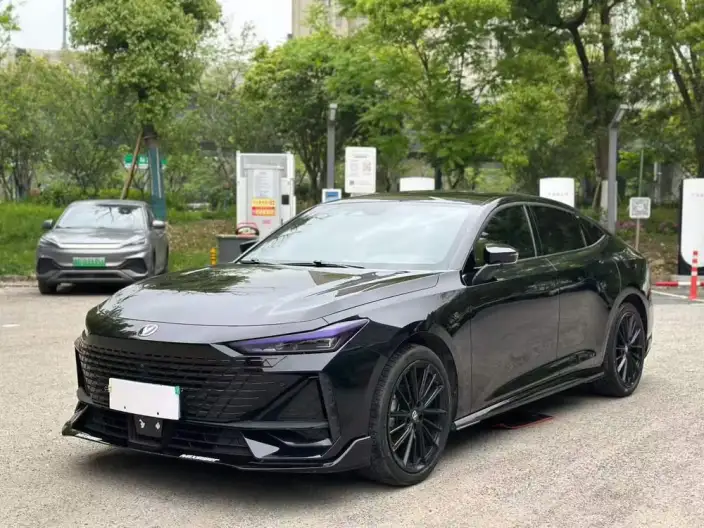 Changan UNI-V 2023 Model 1.5T Sports Edition – фото 1