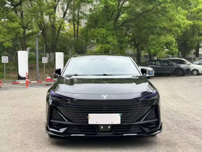 Changan UNI-V 2023 Model 1.5T Sports Edition – фото 2