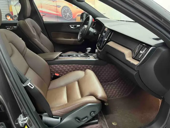 Volvo XC60 2021 Model T5 4WD Smart Range Deluxe Edition – фото 9