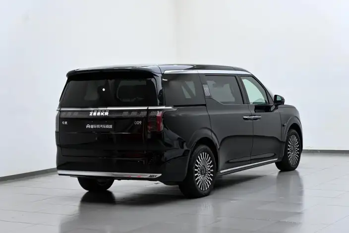 ZEEKR 009 2024 Model VI seat Executive Edition 4WD 108kWh – фото 7