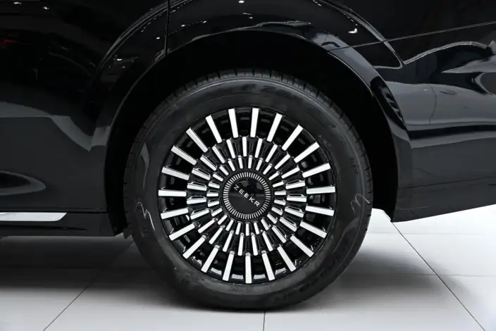 ZEEKR 009 2024 Model VI seat Executive Edition 4WD 108kWh – фото 9