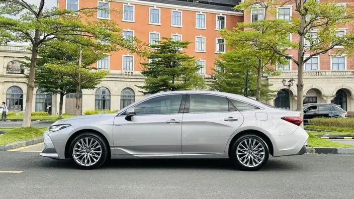 Toyota Avalon 2024 Model Intelligent Hybrid 2.0L E-CVT Premium Edition – фото 4